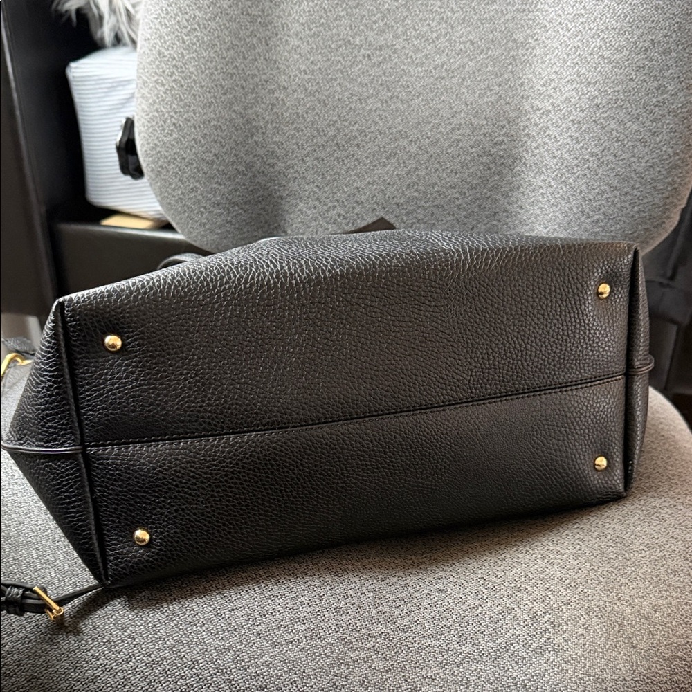 Lauren Ralph Lauren Black Leather Tote Bag – Like New - Picture 6 of 17